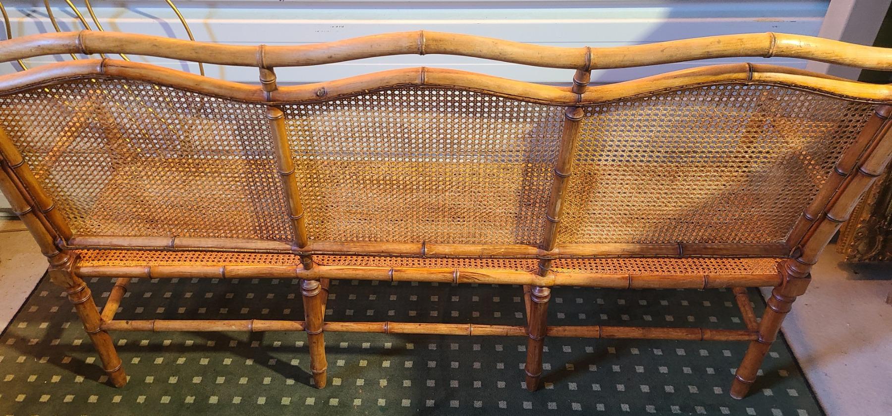 BANQUETTE 1900 EN BOIS IMITATION BAMBOU ET CANNAGE